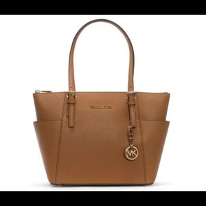 Michael Kors Jet Set Tote - Acorn!